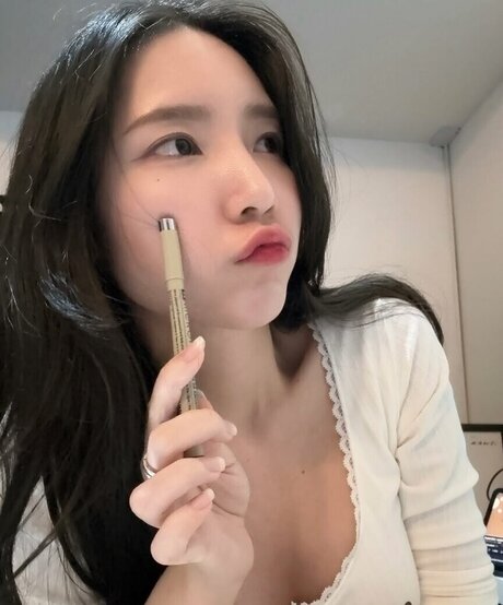 Mena Noona model pornographische bild