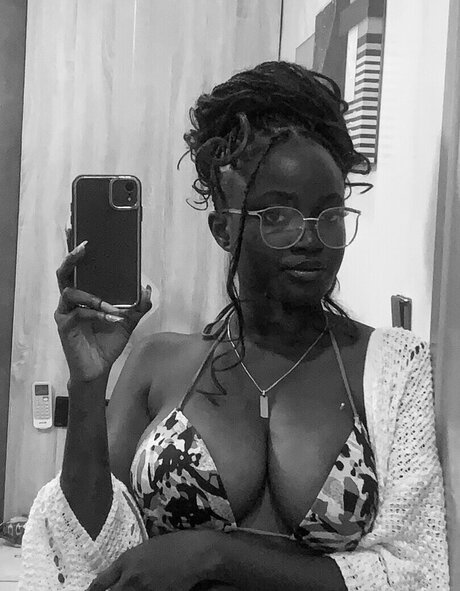 call me sephy freie akt bild