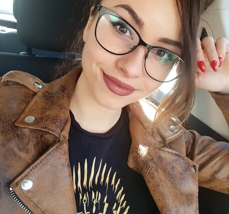 Bunnygirl model top galerie