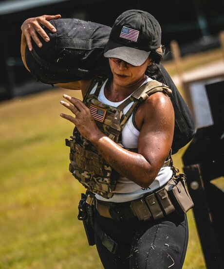 Tulsi Gabbard model pornografische galerie