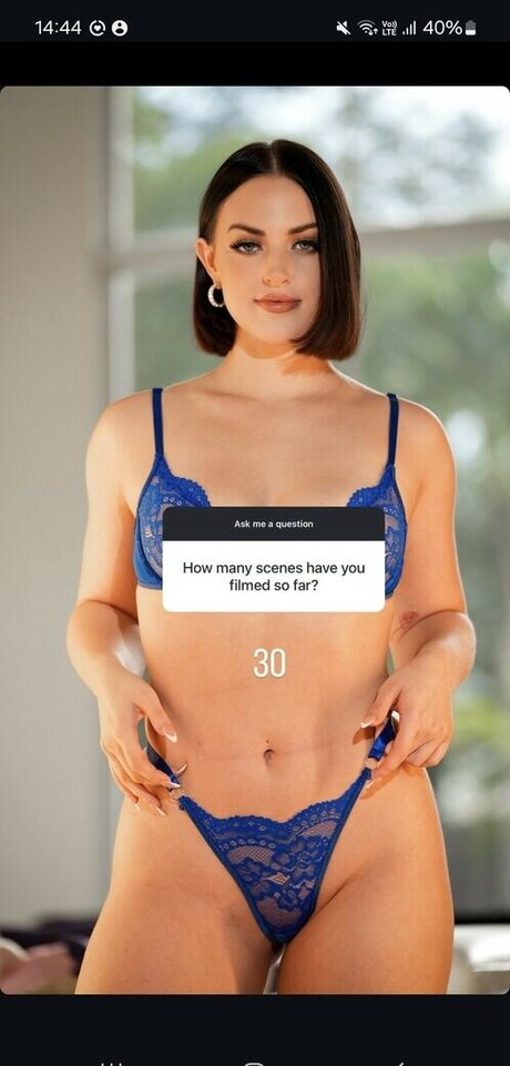 Lucy Lotus schöne heiße galerie