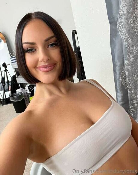 Lucy Lotus heiße porno galerie