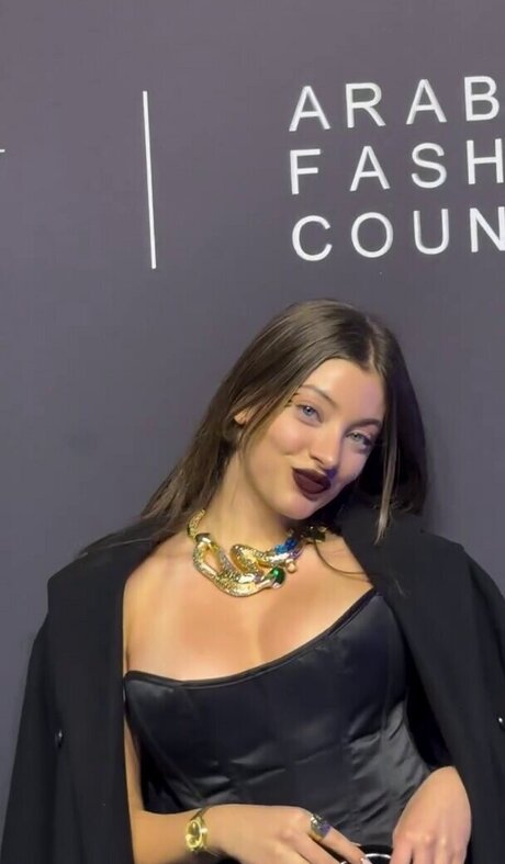 Leyla Afshonkar erotische heiße archiv