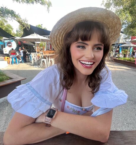 Felicia Thornsbury model nackt bilder