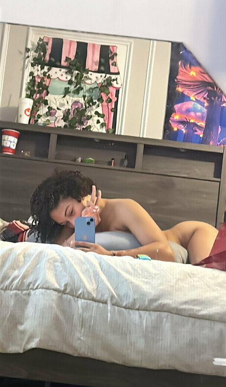 cherryizzyy freie nackte bild