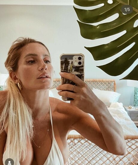 Jem Touchdown kunst nackt galerie