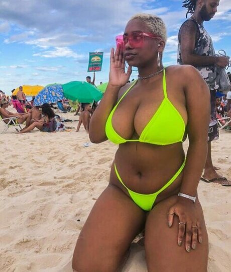 Velvet Scarlett erotische hübsche bilder