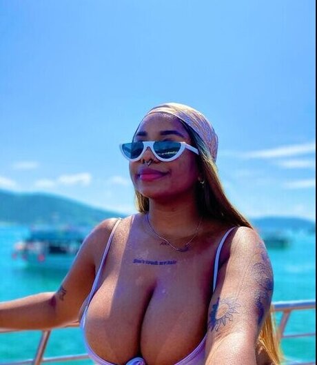 Velvet Scarlett hübsche nackt fotos