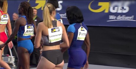 Gina L ckenkemper erwachsene akt bild