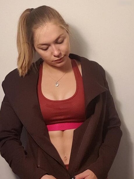 Gina L ckenkemper erotische hübsche galerien