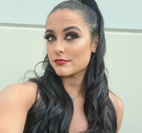 Lyra Valkyria top sexy bilder