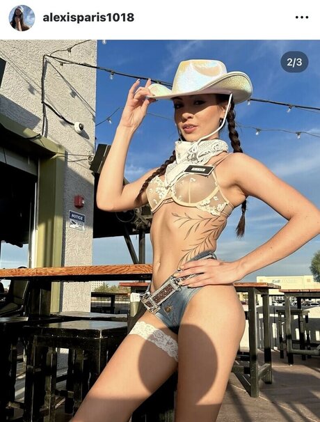 Lexxx x erwachsene akt fotos