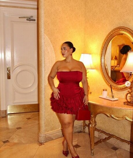 Katelyn Sade erotische hd galerien