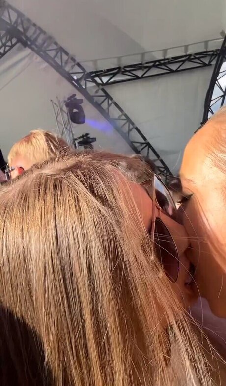 Olivia Alex erwachsene schöne bild