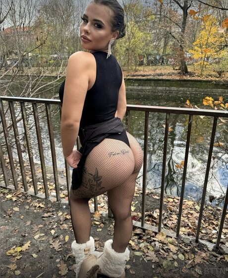 Lara Bttn kunst perfekte galerie