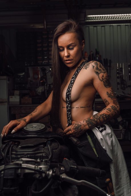 Laurakiirasi exklusive nacktheit galerien