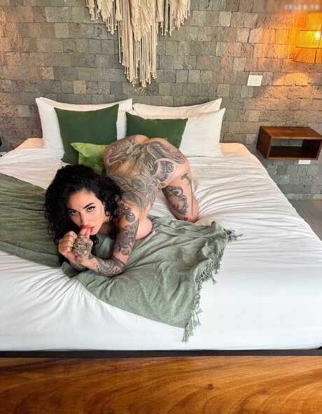 Arabelle Raphael nackt freie fotos