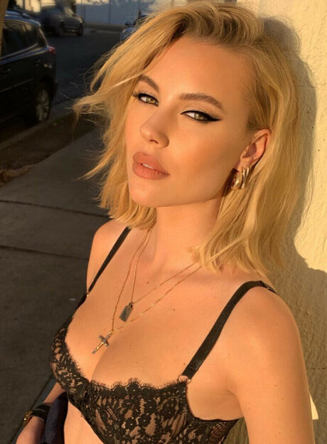 Emily Bishop kostenlose nackten fotos