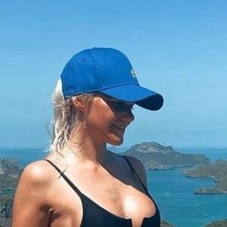 Colaway model erotische fotos