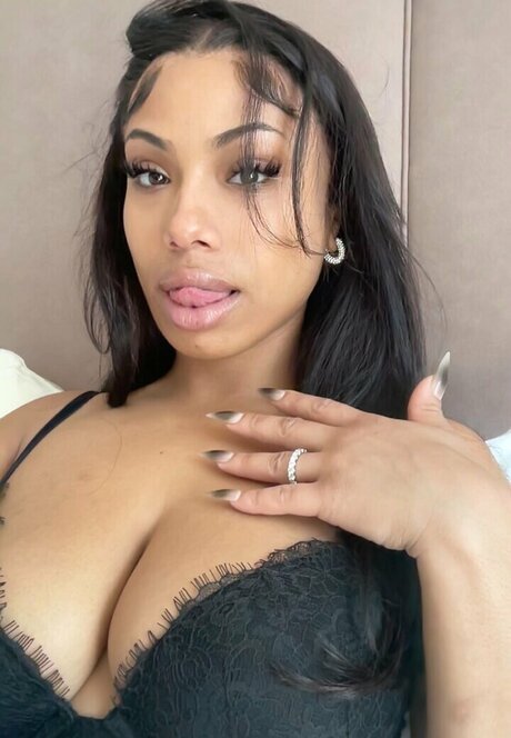 ayisha mia xxx heiße bilder