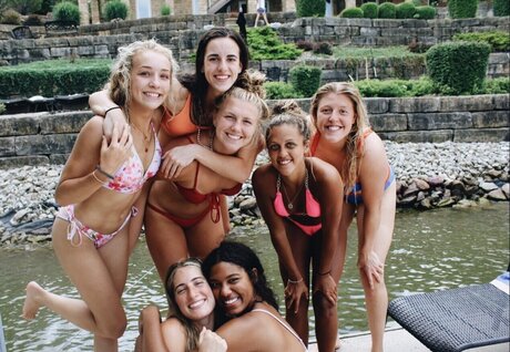 heluvstikax hübsche erotische galerie