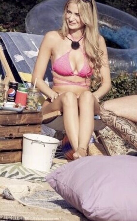 Vanessa Wende erotische perfekte fotos