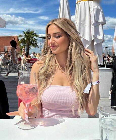 Vanessa Wende hübsche nacktheit archiv