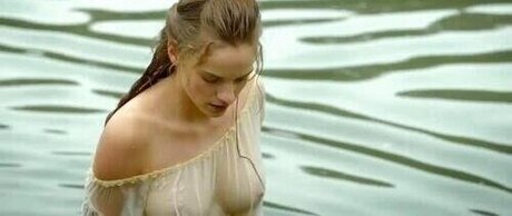 Versailles Fernsehserie_ freie nackten galerien