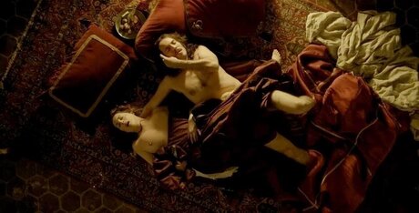 Versailles Fernsehserie_ hübsche nackte archiv