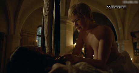 Versailles Fernsehserie_ erotische akt bilder