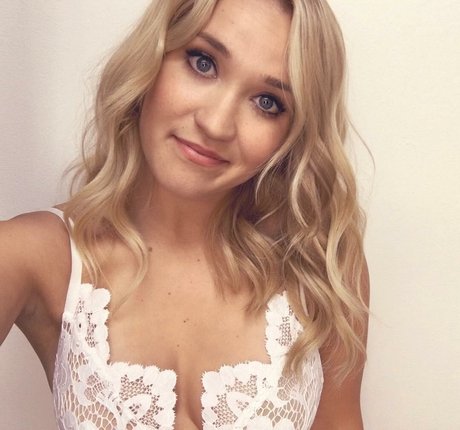 Emily Osment erotische nackten galerie