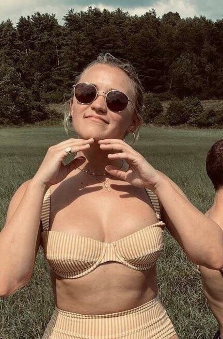 Emily Osment erotische sex foto
