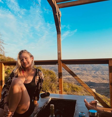 Emily Osment exklusive hd bilder