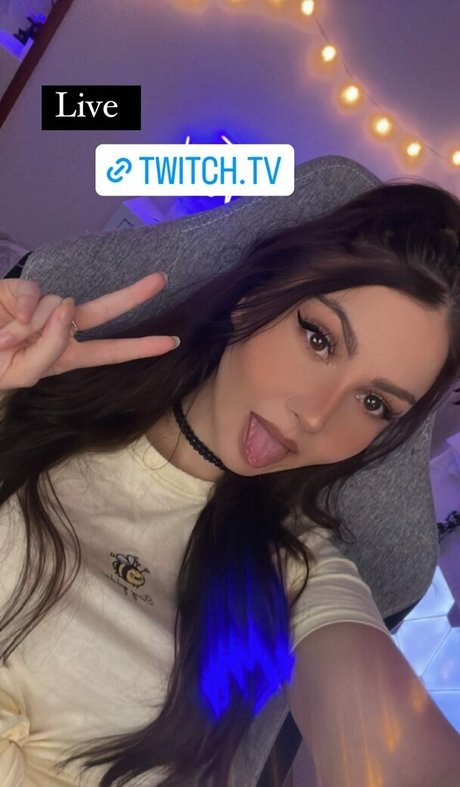 Aliythia sexy nackte bild