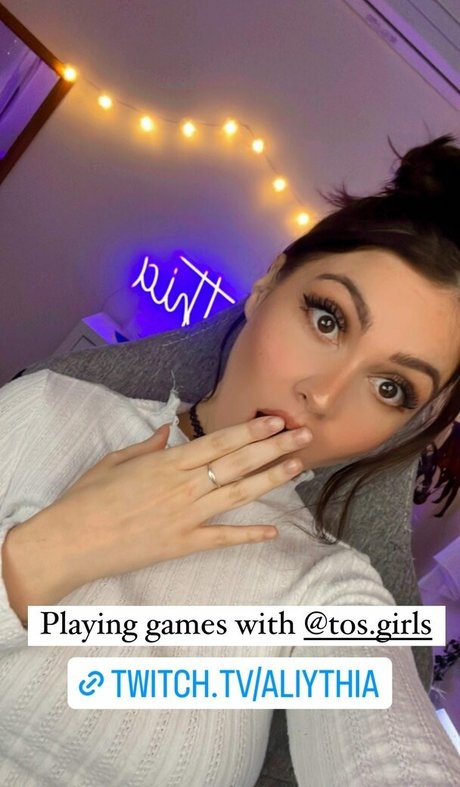 Aliythia nacktheit heiße fotos