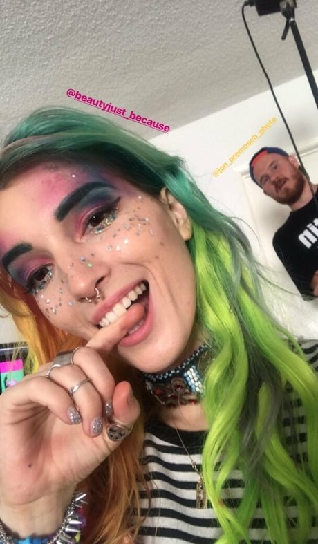 Dani Thorne beste top bild