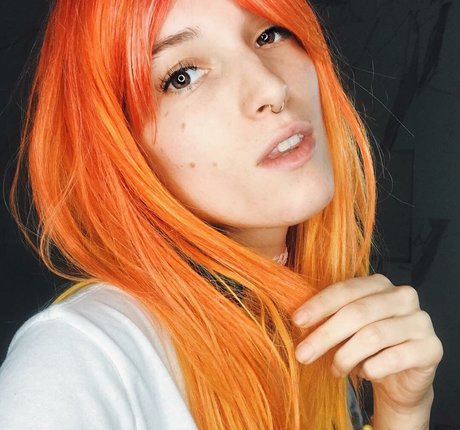 Dani Thorne sexy akt galerie