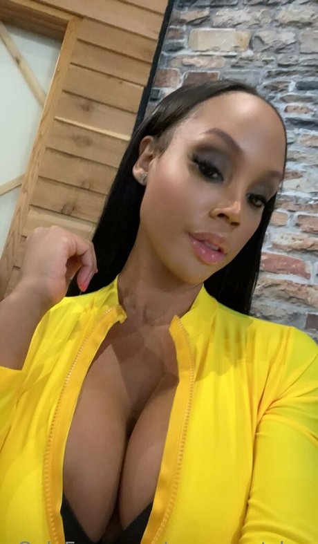 msaugustskye hübsche xxx galerie