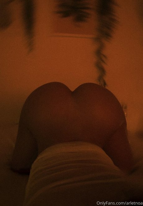 Arletnoa hübsche porno galerien