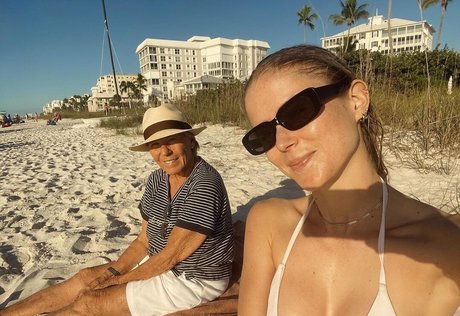 Erin Moriarty exklusive sexy galerie