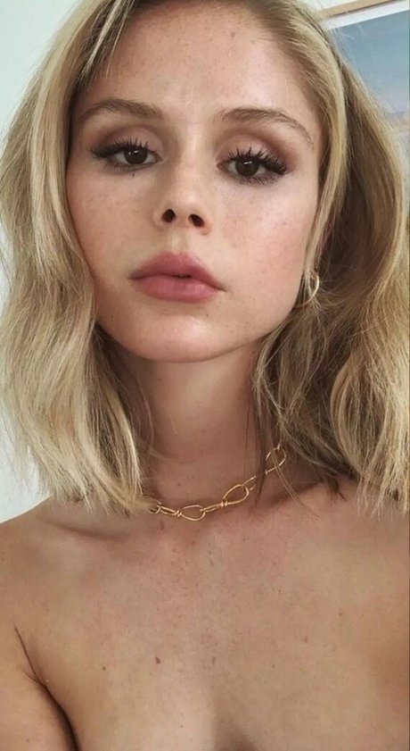 Erin Moriarty kostenlose kunst galerien