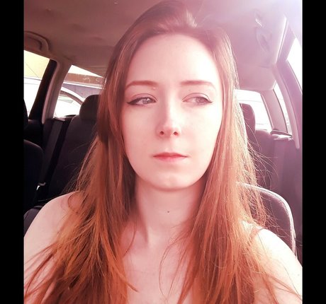 Juniper Actias top pornostar fotos