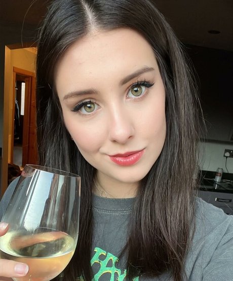 ErinMoore porno nackten bild