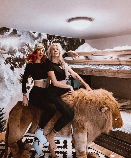 Lights Poxleitner akt bild