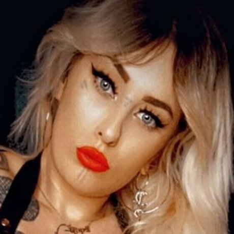 Heavymetalvixen schöne erotische galerie