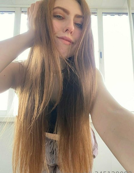 aerin emerald perfekte akt archiv