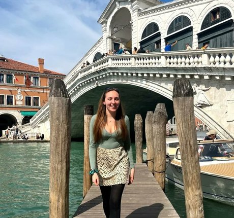 Ashton Matthews akt galerien