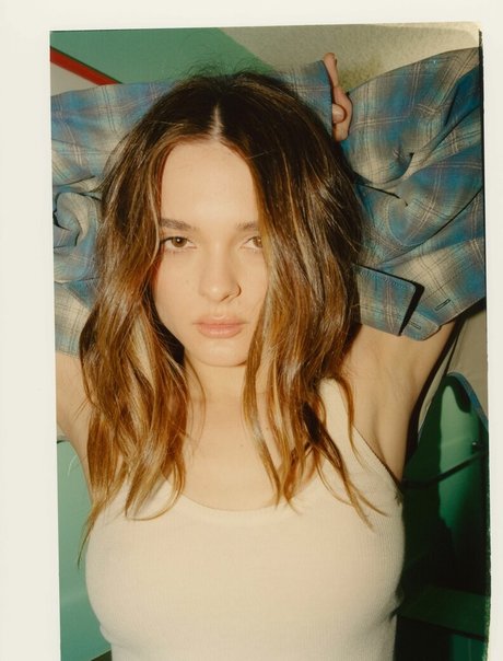 Charlotte Lawrence top schöne bild