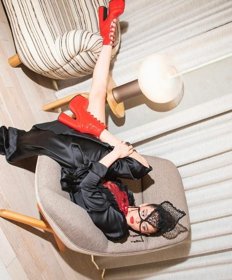 Charlotte Lawrence exklusive sex galerie