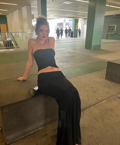 Charlotte Lawrence heiße erwachsene foto